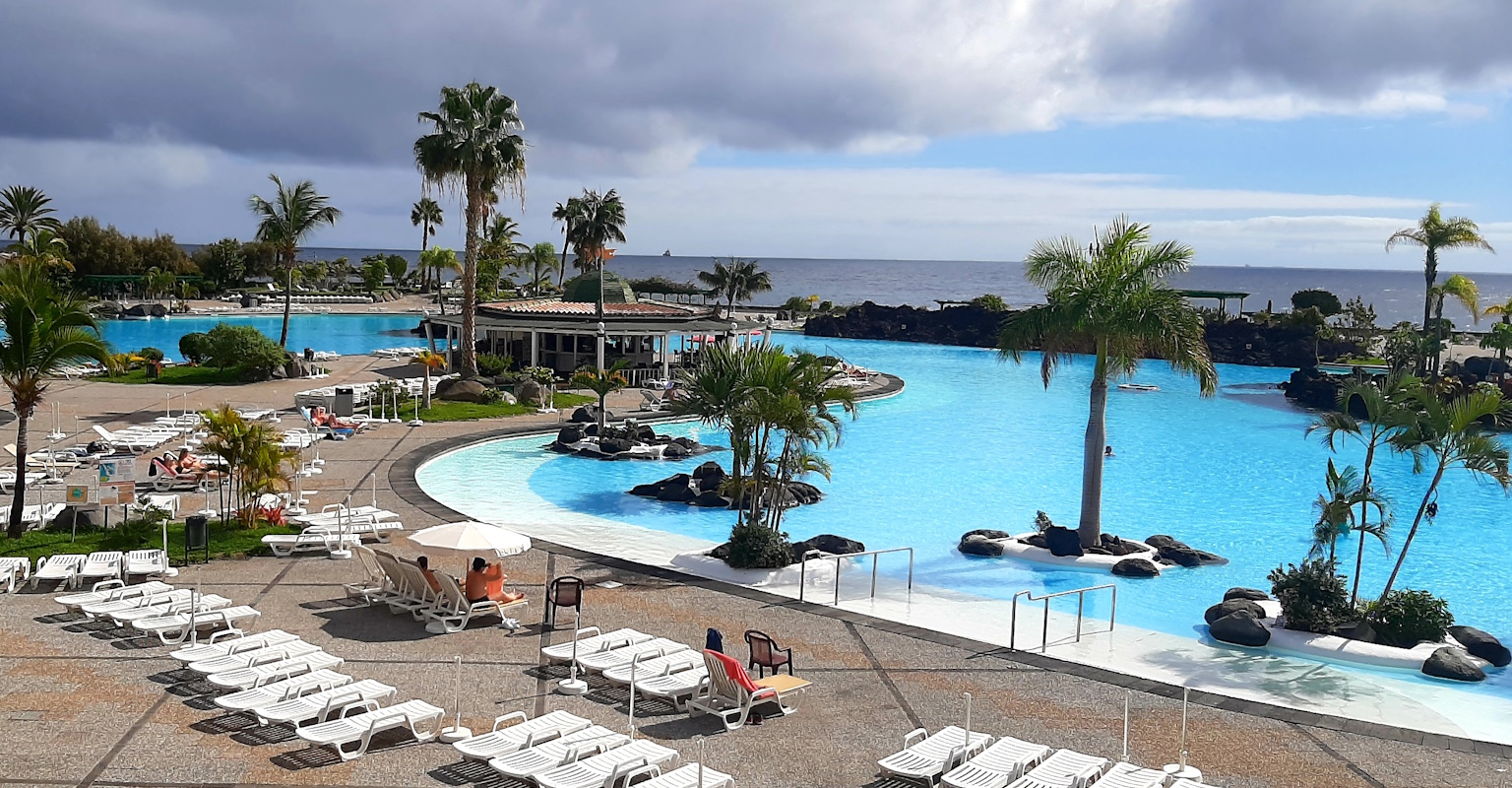 familie-kinder-freibad-teneriffa